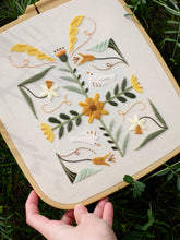 Load image into Gallery viewer, Spring Garden Gift - PDF Pattern