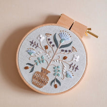 Load image into Gallery viewer, Nordic Floral Vase - PDF Pattern
