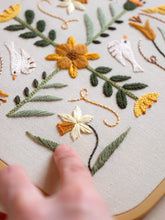 Load image into Gallery viewer, Spring Garden Gift - PDF Pattern
