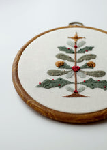 Load image into Gallery viewer, Wooly Xmas Tree - PDF Pattern
